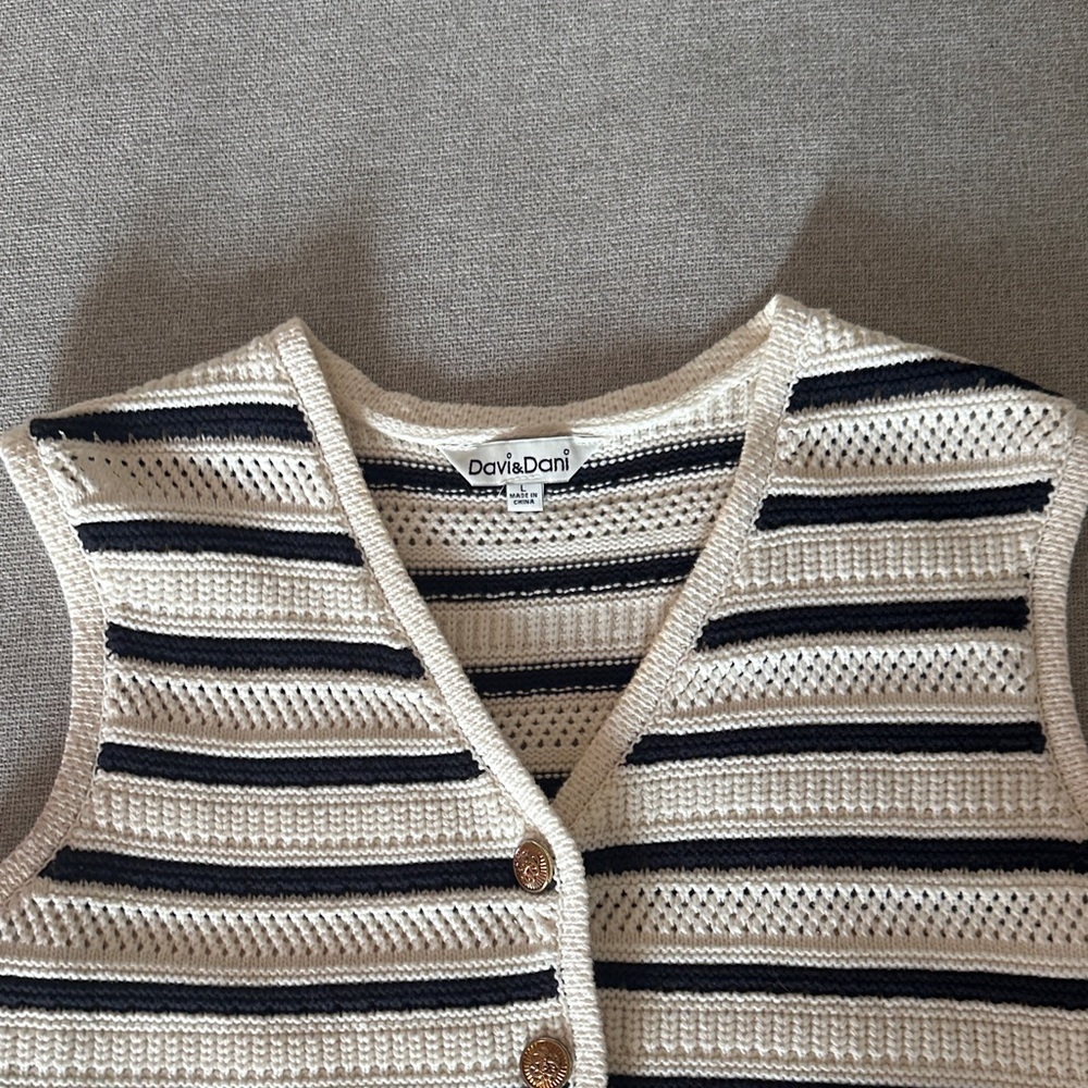 DAVI & DANI Black and Cream Knit Vest - Picture 4 of 9